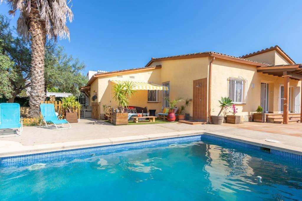 S46-Casa De Vacaciones Climatizada Con Piscina, En El Centro Junto Al Mar, Barbacoa Y Wiifi Empuriabrava Zewnętrze zdjęcie