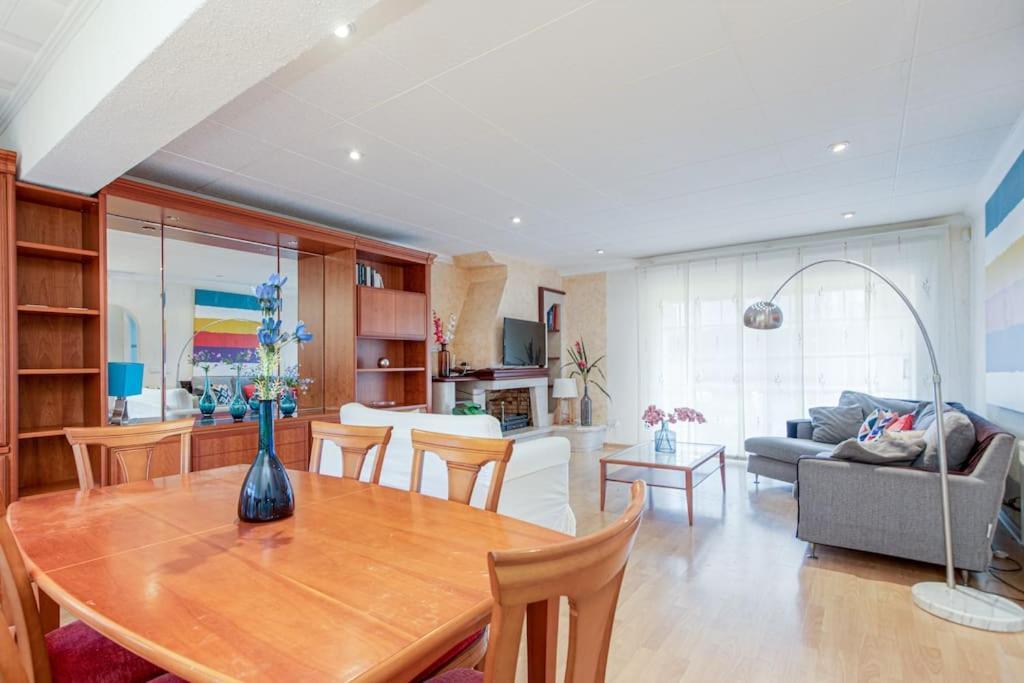 S46-Casa De Vacaciones Climatizada Con Piscina, En El Centro Junto Al Mar, Barbacoa Y Wiifi Empuriabrava Zewnętrze zdjęcie