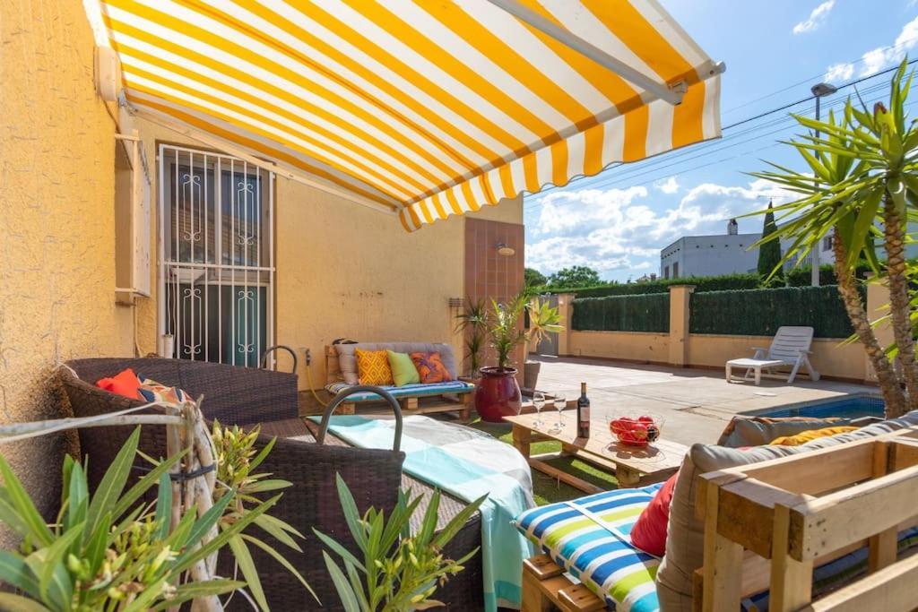 S46-Casa De Vacaciones Climatizada Con Piscina, En El Centro Junto Al Mar, Barbacoa Y Wiifi Empuriabrava Zewnętrze zdjęcie