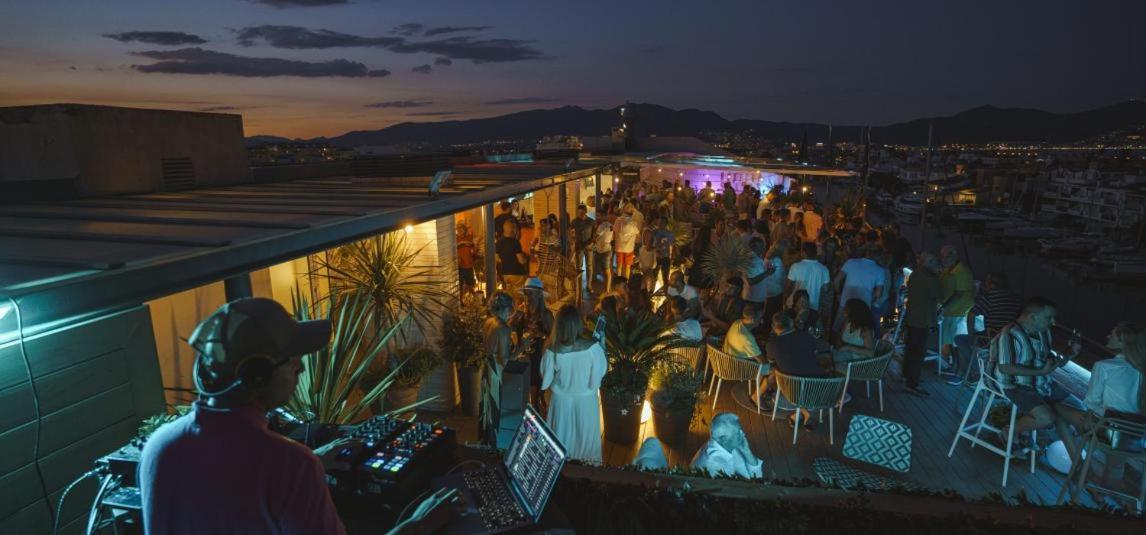 S46-Casa De Vacaciones Climatizada Con Piscina, En El Centro Junto Al Mar, Barbacoa Y Wiifi Empuriabrava Zewnętrze zdjęcie